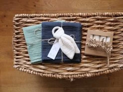 Babygeschenk-Set Unter 25 Euro - Hasenohren Midnight Basil