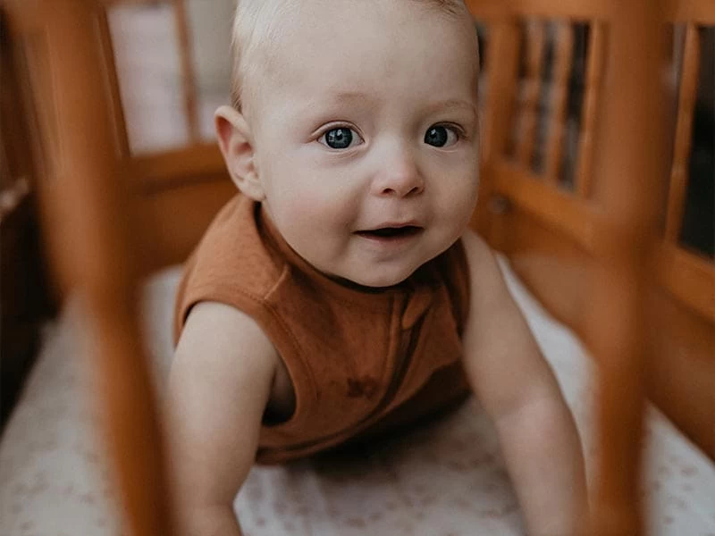 Ärmelloser Babyschlafsack TOG 1 - Toffee 3 Ärmelloser Babyschlafsack TOG 1 - Toffee – Bild 3