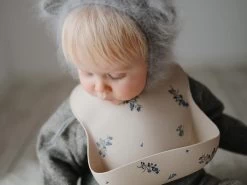 Mushie Silikonlätzchen - Rainbow -Boo Poo mushie silicone bib 3 1