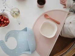 Mushie Silikonlätzchen - Rainbow -Boo Poo mushie silicone mat 4