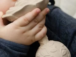 Beißring Rassel Rose - Beige -Boo Poo natruba rose rattle 2