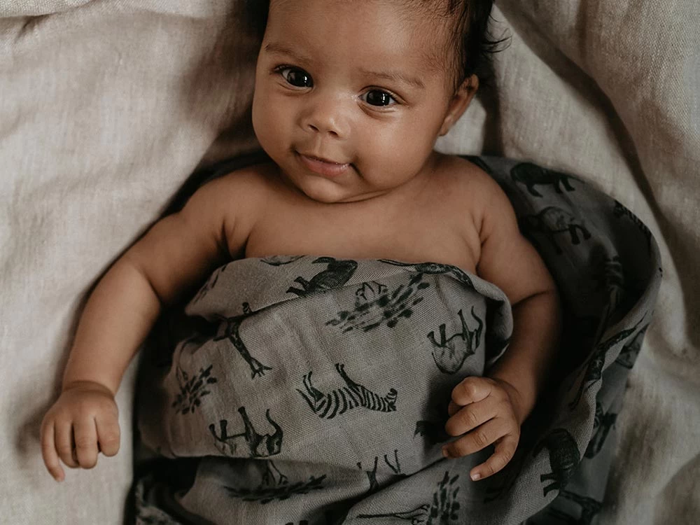 Mulltuch 120x120 - Storm Grey Safari 3 Mulltuch 120x120 - Storm Grey Safari – Bild 3