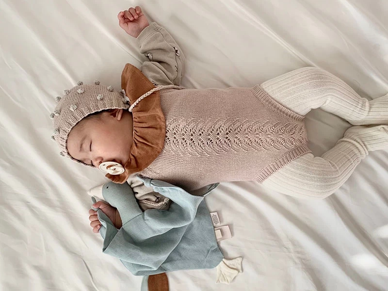 SAGA Schmusetuch Gans Bliki - Dusty Green 4 SAGA Schmusetuch Gans Bliki - Dusty Green – Bild 4