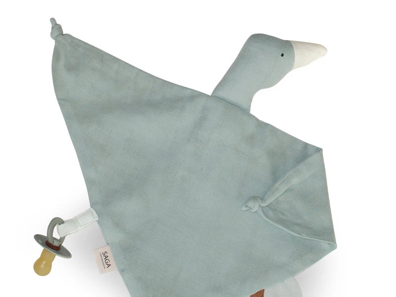 SAGA Schmusetuch Gans Bliki - Dusty Green 2 SAGA Schmusetuch Gans Bliki - Dusty Green – Bild 2