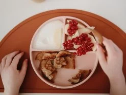 Mushie Silikonteller Mit Sauger - Woodchuck -Boo Poo silikonteller mushie ls1