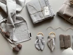 Geburtsgeschenkset Unter 30 Euro - Body Storm Grey Safari -Boo Poo spucktuch cig 8 1