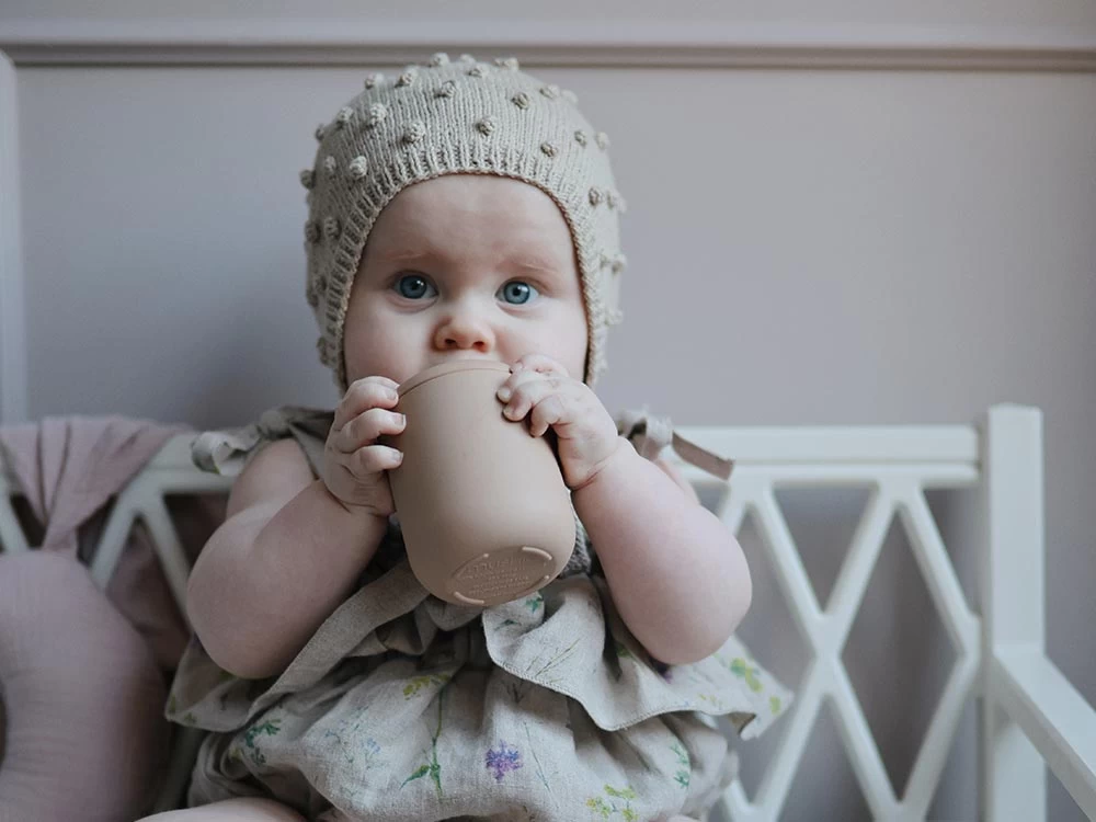 Mushie Weiche Schnabeltasse - Natural 3 Mushie Weiche Schnabeltasse - Natural – Bild 3