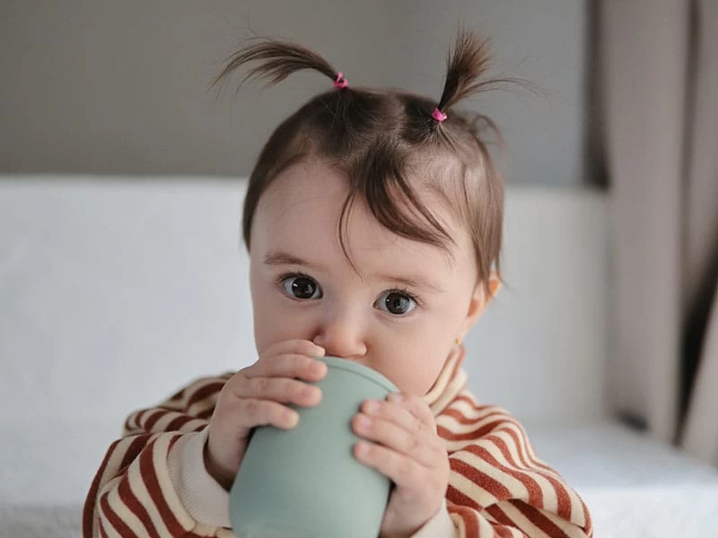 Mushie Weiche Schnabeltasse - Soft Lilac 7 Mushie Weiche Schnabeltasse - Soft Lilac – Bild 7