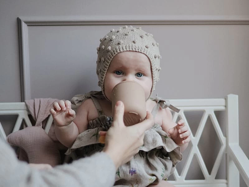 Mushie Weiche Schnabeltasse - Powder Blue 2 Mushie Weiche Schnabeltasse - Powder Blue – Bild 2