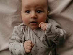 Wickelbody-Cocoon Für Neugeborene - Light Grey Rainbow -Boo Poo wickelbody greyrainbow ls1